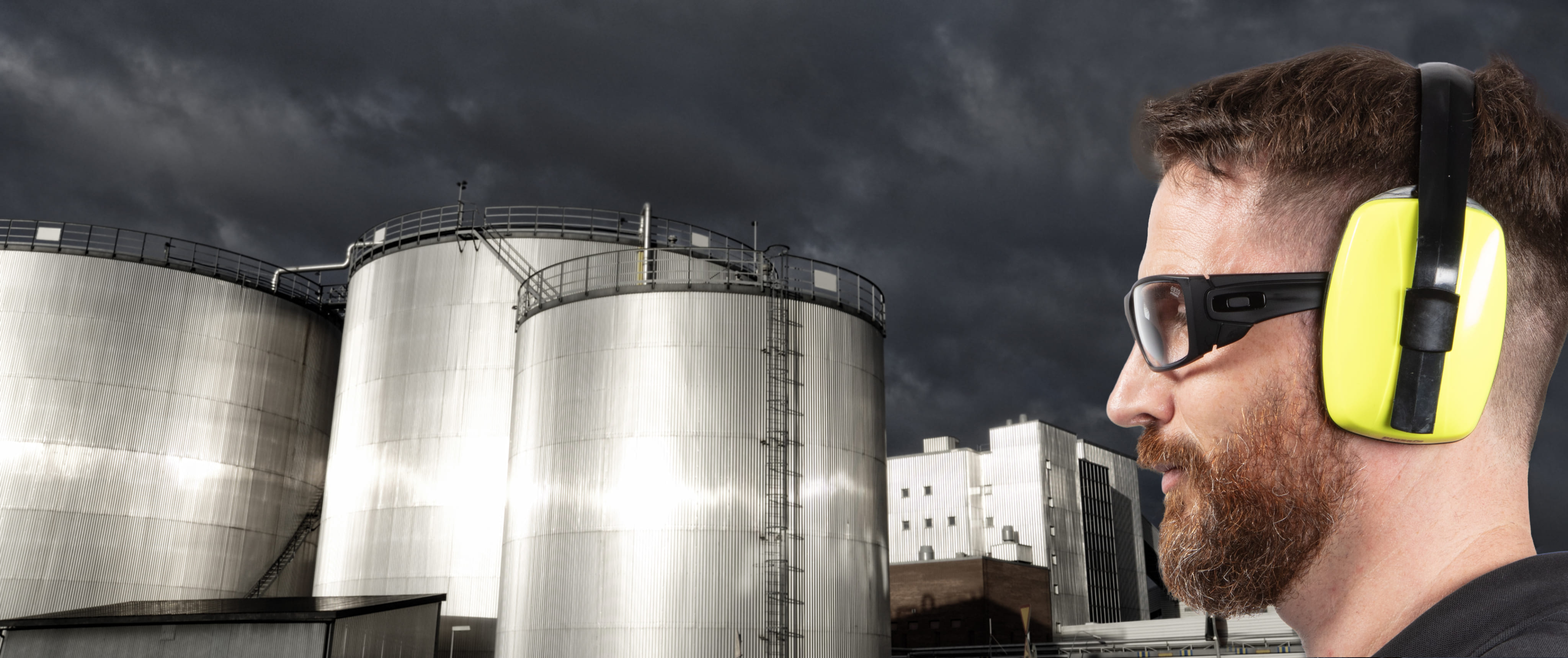 Worker wearing Oakley Fuel Cell prescription safety glasses - Australian & New Zealand Safety Standards